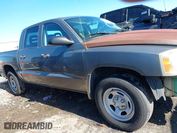 2006 Dodge Dakota ST z VIN 1D7HE28K76S560008, wystawiony jako IAAI lot #42176260 z przebiegiem 199 518 mil mil oraz . Historia ofert i sprzedaży dostępna na DreamBid. Obrazek 14.