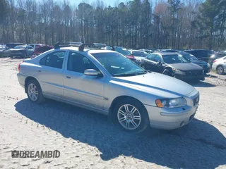 2006 Volvo S60 2.5T with VIN YV1RH592762506742, listed as a IAAI auction lot 41548377 with 320,211 mi miles. Bid and sale history available at carsss.com. Image 1.