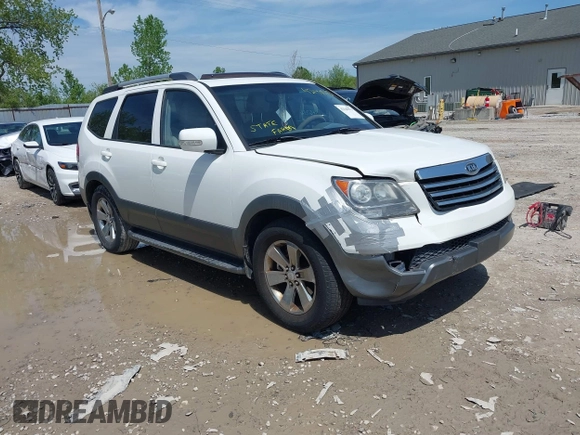 2009 Kia Borrego EX with VIN KNDJH741995016237, listed as a IAAI auction lot 42140573 with 161,269 mi miles. Bid and sale history available at carsss.com. Image 1.