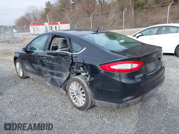 2015 Ford Fusion S Hybrid with VIN 3FA6P0UU8FR283233, listed as a IAAI auction lot 41501282 with 190,809 mi miles. Bid and sale history available at carsss.com. Image 3.