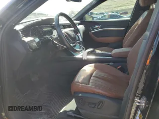 2019 Audi e-tron Premium Plus z VIN WA1LAAGE5KB014477, wystawiony jako Copart lot #52160195 z przebiegiem 75 633 mil mil oraz Szkoda całkowita • Salvage title. Historia ofert i sprzedaży dostępna na DreamBid. Obrazek 7.