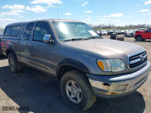 2000 Toyota Tundra SR5 with VIN 5TBBT4419YS001062, listed as a IAAI auction lot 42042889 with 190,000 mi miles. Bid and sale history available at carsss.com. Image 1.