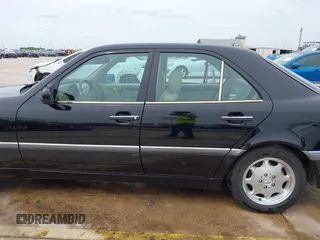 2000 Mercedes-Benz C 230 Kompressor z VIN WDBHA24G9YA851219, wystawiony jako IAAI lot #42392855 z przebiegiem 119 588 mil mil oraz . Historia ofert i sprzedaży dostępna na DreamBid. Obrazek 14.