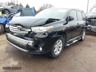 2011 Toyota Highlander with VIN 5TDZK3EHXBS032438, listed as a IAAI auction lot 41700739 with 210,295 mi miles. Bid and sale history available at carsss.com. Image 2.
