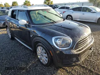 2020 MINI Countryman Oxford Edition with VIN WMZYW3C02L3M28038, listed as a Copart auction lot 73915944 with 0 mi miles and Salvage Title. Bid and sale history available at carsss.com. Image 4.