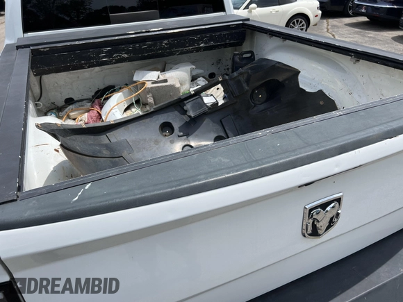2012 Ram 2500 Laramie z VIN 3C6UD5FL6CG139061, wystawiony jako IAAI lot #42799042 z przebiegiem 257 757 mil mil oraz . Historia ofert i sprzedaży dostępna na DreamBid. Obrazek 11.