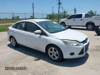 2013 Ford Focus SE z VIN 1FADP3F2XDL251450, wystawiony jako IAAI lot #42256605 z przebiegiem 158 780 mil mil oraz . Historia ofert i sprzedaży dostępna na DreamBid. Obrazek 1.