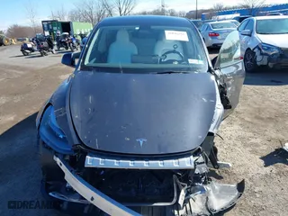 2025 Tesla Model Y Long Range with VIN 7SAYGDEE1SA351255, listed as a IAAI auction lot 41816235 with 1,463 mi miles. Bid and sale history available at carsss.com. Image 11.