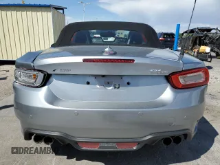 2017 FIAT 124 Spider Lusso z VIN JC1NFAEKXH0114164, wystawiony jako Copart lot #62959405 z przebiegiem 11 879 mil mil oraz Szkoda całkowita • Salvage title. Historia ofert i sprzedaży dostępna na DreamBid. Obrazek 6.