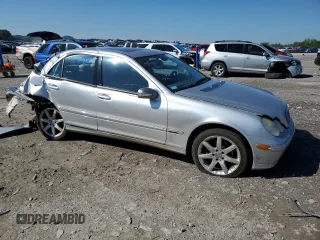 2004 Mercedes-Benz C 230 Kompressor z VIN WDBRF40J44F449334, wystawiony jako Copart lot #55531205 z przebiegiem 234 285 mil mil oraz Szkoda całkowita • Salvage title. Historia ofert i sprzedaży dostępna na DreamBid. Obrazek 4.