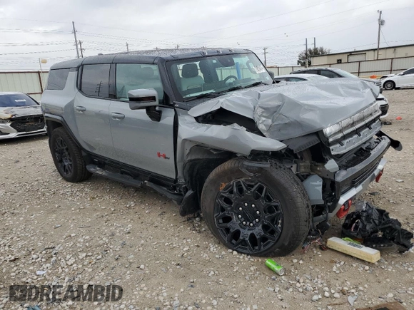 2024 GMC Hummer EV 2X z VIN 1GKB0NDE3RU110966, wystawiony jako Copart lot #79210474 z przebiegiem 3569 mil mil oraz Szkody całkowita. Historia ofert i sprzedaży dostępna na DreamBid. Obrazek 4.