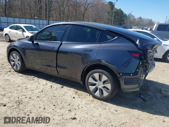 2024 Tesla Model Y Long Range z VIN 7SAYGDEE8RA262082, wystawiony jako IAAI lot #41834216 z przebiegiem 11 536 mil mil oraz . Historia ofert i sprzedaży dostępna na DreamBid. Obrazek 3.