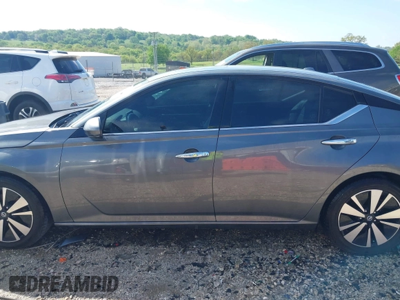 2019 Nissan Altima SL with VIN 1N4BL4EV7KC200795, listed as a IAAI auction lot 42064325 with 233,884 mi miles and . Bid and sale history available at DreamBid. Image 14.
