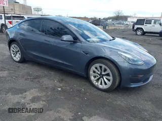 2022 Tesla Model 3 Long Range z VIN 5YJ3E1EB2NF203477, wystawiony jako IAAI lot #42037932 z przebiegiem 56 509 mil mil oraz . Historia ofert i sprzedaży dostępna na DreamBid. Obrazek 1.