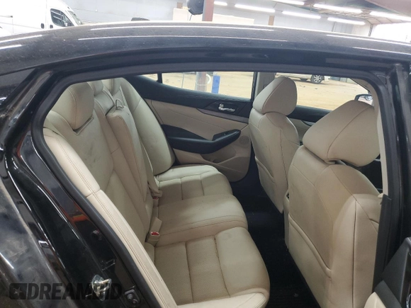 2017 Nissan Maxima SV z VIN 1N4AA6AP6HC427201, wystawiony jako Copart lot #47111495 z przebiegiem 57 047 mil mil oraz Szkoda całkowita • Salvage title. Historia ofert i sprzedaży dostępna na DreamBid. Obrazek 10.