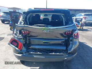 2018 Jeep Compass Limited with VIN 3C4NJDCB8JT284845, listed as a IAAI auction lot 42049290 with 59,210 mi miles and . Bid and sale history available at carsss.com. Image 16.