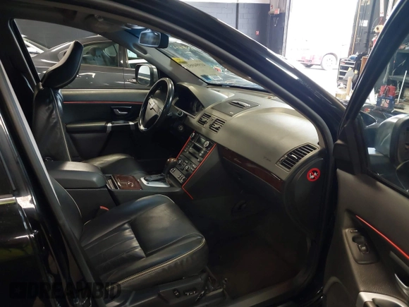 2013 Volvo XC90 Premier Plus with VIN YV4952CZ7D1641089, listed as a IAAI auction lot 41994951 with 163,699 mi miles. Bid and sale history available at carsss.com. Image 5.