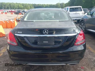 2017 Mercedes-Benz C 300 z VIN 55SWF4JB7HU220408, wystawiony jako IAAI lot #42201749 z przebiegiem 108 799 mil mil oraz . Historia ofert i sprzedaży dostępna na DreamBid. Obrazek 16.