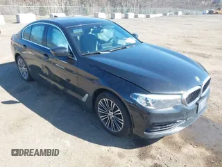 2019 BMW 5 Series 530i xDrive with VIN WBAJA7C57KWW27356, listed as a IAAI auction lot 41711504 with 183,294 mi miles. Bid and sale history available at carsss.com. Image 1.