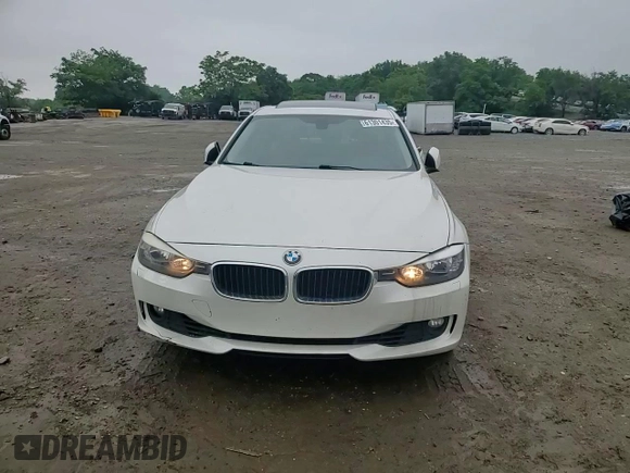 2015 BMW 3 Series 328i xDrive с VIN WBA3B5G57FNS14661, выставлен на аукционе Copart как лот 61301435 с пробегом 94 905 миль миль и Списание • Salvage title. История ставок и продаж доступна на DreamBid. Изображение 13.