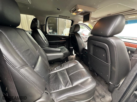 2013 Chevrolet Suburban LT with VIN 1GNSKJE78DR138778, listed as a Copart auction lot 50960875 with 100,121 mi miles and Clean Title. Bid and sale history available at carsss.com. Image 6.
