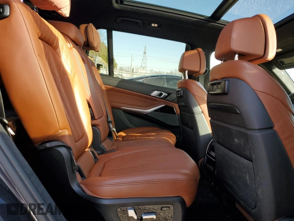 2019 BMW X7 xDrive40i z VIN 5UXCW2C53KL086449, wystawiony jako Copart lot #51090755 z przebiegiem 109 920 mil mil oraz Czysty tytuł • Clean title. Historia ofert i sprzedaży dostępna na DreamBid. Obrazek 11.