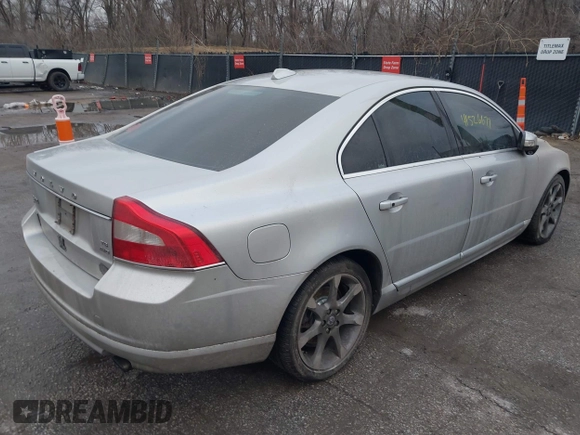 2010 Volvo S80 I6 Turbo with VIN YV1992AHXA1129771, listed as a IAAI auction lot 41526677 with 236,774 mi miles. Bid and sale history available at carsss.com. Image 4.