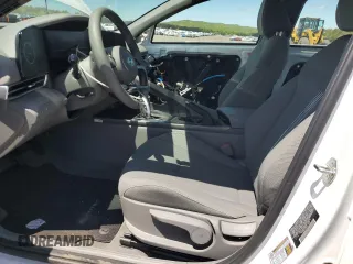 2024 Hyundai Elantra SEL z VIN KMHLM4DG2RU696202, wystawiony jako Copart lot #57557565 z przebiegiem 5 179 mil mil oraz Szkoda całkowita • Salvage title. Historia ofert i sprzedaży dostępna na DreamBid. Obrazek 7.