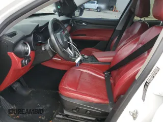 2018 Alfa Romeo Stelvio z VIN ZASFAKAN3J7B89286, wystawiony jako Copart lot #55717365 z przebiegiem 81 672 mil mil oraz Szkoda całkowita • Salvage title. Historia ofert i sprzedaży dostępna na DreamBid. Obrazek 7.