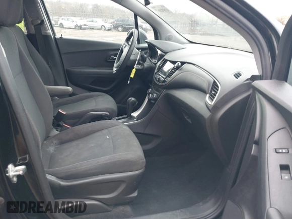 2019 Chevrolet Trax LS with VIN 3GNCJKSB1KL386803, listed as a IAAI auction lot 41832867 with 107,462 mi miles. Bid and sale history available at carsss.com. Image 5.