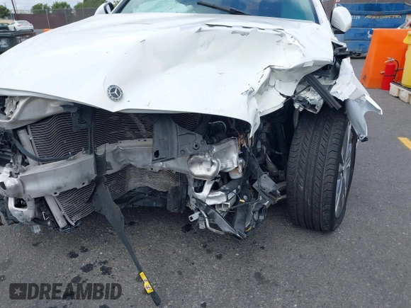 2021 Mercedes-Benz C 300 z VIN W1KWF8DB8MR605913, wystawiony jako IAAI lot #42098934 z przebiegiem 41 085 mil mil oraz . Historia ofert i sprzedaży dostępna na DreamBid. Obrazek 6.