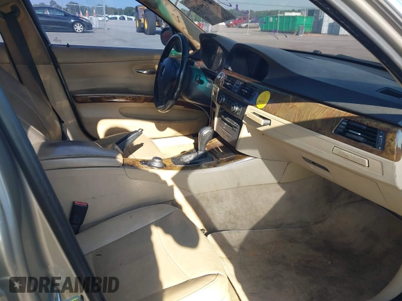 2008 BMW 3 Series 335xi z VIN WBAVD535X8A284478, wystawiony jako IAAI lot #42234123 z przebiegiem 225 165 mil mil oraz . Historia ofert i sprzedaży dostępna na DreamBid. Obrazek 5.