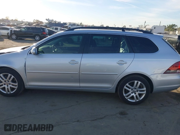2011 Volkswagen Jetta TDI with VIN 3VWML7AJ3BM609296, listed as a IAAI auction lot 41410838 with 139,369 mi miles and . Bid and sale history available at DreamBid. Image 14.