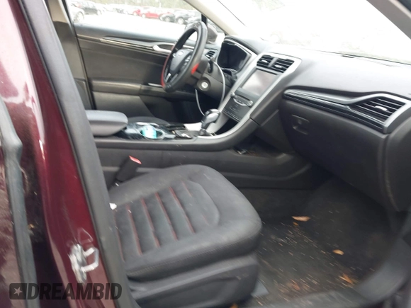 2013 Ford Fusion SE with VIN 3FA6P0HR5DR164820, listed as a IAAI auction lot 41935469 with 179,000 mi miles. Bid and sale history available at carsss.com. Image 5.