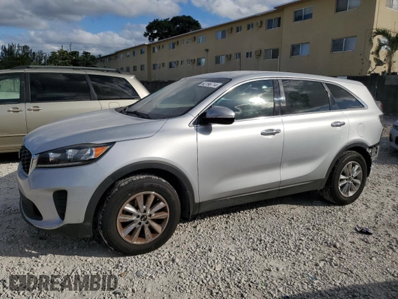 2020 Kia Sorento LX z VIN 5XYPG4A31LG633261, wystawiony jako Copart lot #82196714 z przebiegiem 214 220 mil mil oraz Szkoda całkowita • Salvage title. Historia ofert i sprzedaży dostępna na DreamBid. Obrazek 1.