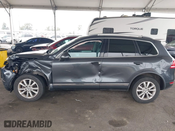 2014 Volkswagen Touareg Sport with VIN WVGEF9BP0ED015273, listed as a IAAI auction lot 42046823 with 84,694 mi miles and . Bid and sale history available at DreamBid. Image 14.