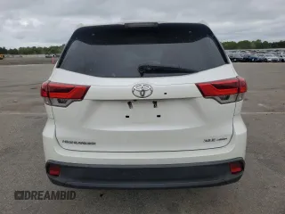 2018 Toyota Highlander SE z VIN 5TDJZRFH2JS911201, wystawiony jako Copart lot #57843215 z przebiegiem 94 977 mil mil oraz Szkoda całkowita • Salvage title. Historia ofert i sprzedaży dostępna na DreamBid. Obrazek 6.