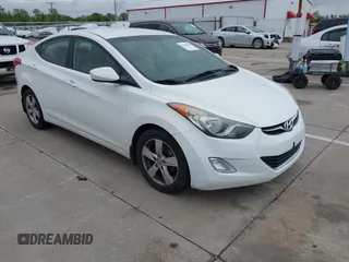2013 Hyundai Elantra GLS z VIN 5NPDH4AE9DH300589, wystawiony jako IAAI lot #42339019 z przebiegiem 140 999 mil mil oraz . Historia ofert i sprzedaży dostępna na DreamBid. Obrazek 1.