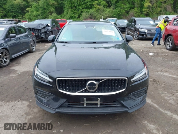 2023 Volvo V60 Plus with VIN YV4L12WY5P2105714, listed as a IAAI auction lot 42372970 with 30,170 mi miles and . Bid and sale history available at DreamBid. Image 12.