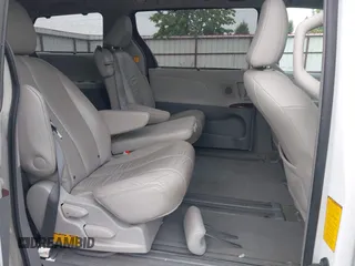 2012 Toyota Sienna XLE AAS z VIN 5TDYK3DC3CS215411, wystawiony jako IAAI lot #42333328 z przebiegiem 123 677 mil mil oraz . Historia ofert i sprzedaży dostępna na DreamBid. Obrazek 8.