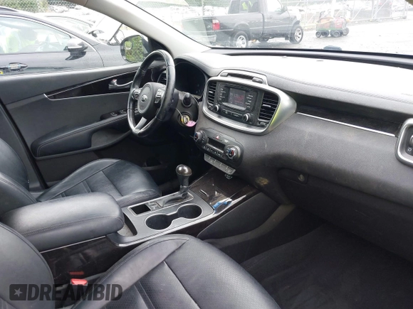 2016 Kia Sorento EX with VIN 5XYPH4A15GG009402, listed as a IAAI auction lot 42365601 with 179,915 mi miles and . Bid and sale history available at DreamBid. Image 5.