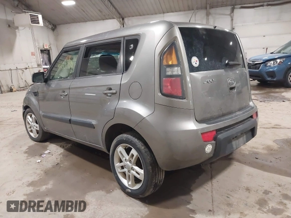 2011 Kia Soul + with VIN KNDJT2A23B7317367, listed as a IAAI auction lot 41880399 with 186,736 mi miles. Bid and sale history available at carsss.com. Image 3.