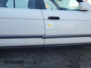 1991 BMW 7 Series z VIN WBAGC4310MDC27706, wystawiony jako Copart lot #81496754 z przebiegiem Nie podano mil oraz Nie do naprawy • Non repairable. Historia ofert i sprzedaży dostępna na DreamBid. Obrazek 12.