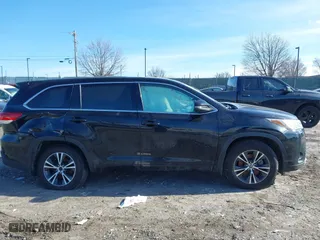 2018 Toyota Highlander LE with VIN 5TDBZRFHXJS825574, listed as a IAAI auction lot 41602075 with 87,954 mi miles. Bid and sale history available at carsss.com. Image 12.