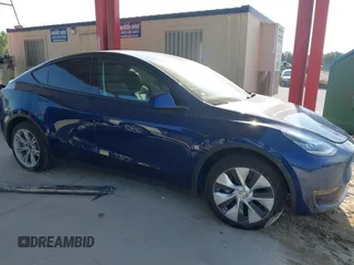 2022 Tesla Model Y Long Range z VIN 7SAYGAEE2NF364733, wystawiony jako IAAI lot #42290231 z przebiegiem 33 907 mil mil oraz . Historia ofert i sprzedaży dostępna na DreamBid. Obrazek 13.