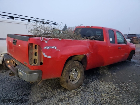2008 GMC Sierra 2500HD SLE2 with VIN 1GTHK29K18E102709, listed as a Copart auction lot 82020384 with 134,795 mi miles and Salvage Title. Bid and sale history available at carsss.com. Image 3.