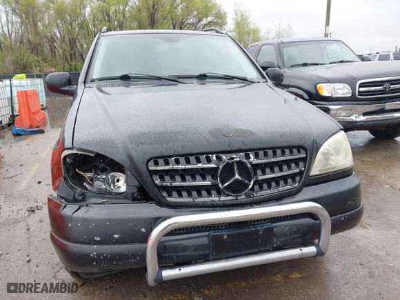 2001 Mercedes-Benz M-Class with VIN 4JGAB72E41A275216, listed as a IAAI auction lot 41953087 with 243,589 mi miles. Bid and sale history available at carsss.com. Image 6.