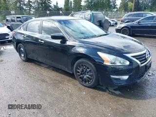 2015 Nissan Altima S z VIN 1N4AL3AP9FN340953, wystawiony jako IAAI lot #42305610 z przebiegiem 260 497 mil mil oraz . Historia ofert i sprzedaży dostępna na DreamBid. Obrazek 1.