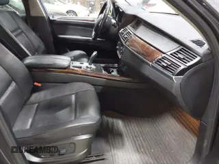 2012 BMW X5 35i z VIN 5UXZV4C59CL985715, wystawiony jako IAAI lot #42307586 z przebiegiem 105 147 mil mil oraz . Historia ofert i sprzedaży dostępna na DreamBid. Obrazek 5.