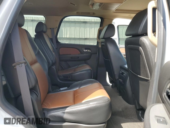 2008 Chevrolet Tahoe 3LT z VIN 1GNFK13068R145029, wystawiony jako Copart lot #55049795 z przebiegiem 167 835 mil mil oraz Szkoda całkowita • Salvage title. Historia ofert i sprzedaży dostępna na DreamBid. Obrazek 11.